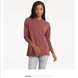 Vuori Long Sleeve Feather Tee - Women’s Large